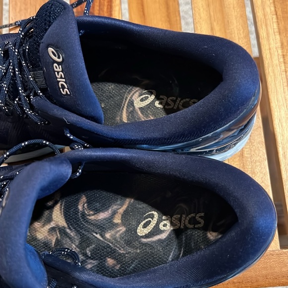 ASICS - Picture 2 of 6